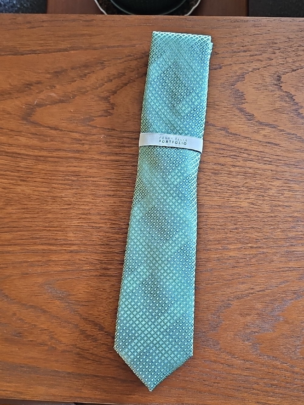**NWT** Vibrant Green With Blue Accrnt Pattern Perry Ellis Portfolio Tie